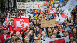 Almanya’da eğitim sistemi protestosu