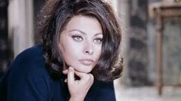 Ünlü oyuncu Sophia Loren hastaneye kaldırıldı