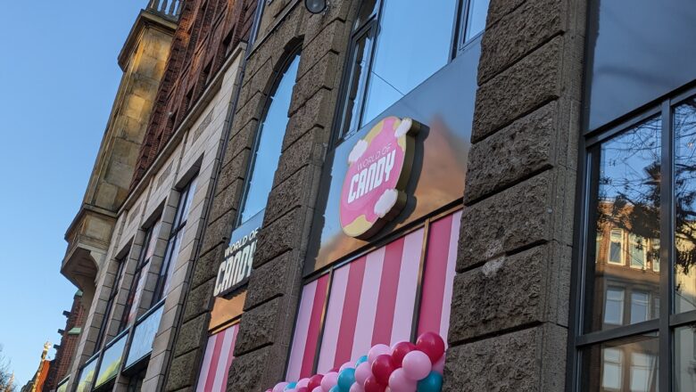  Hamburg Candy Shop Önünde Uzun Kuyruklar Oluştu