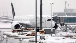 Kar kaosu: Münih’te hava trafiği kısıtlı olmaya devam ediyor