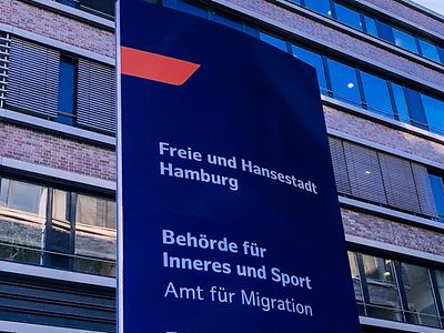  Almanya Göç İdaresi Bamf / Amt für migration mültecilere verdiği cüzi miktar paraya göz dikti
