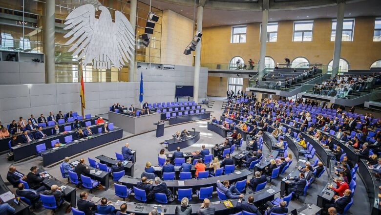  Eşcinsel karşıtı suça karışan mülteciler oturum haklarını kaybedecekler