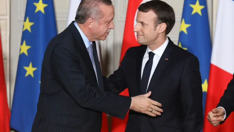  Türkiye-Fransa Yakınlaşması Atina’yı Endişelendiriyor: “Kıbrıs Bile Bize Sırtını Dönebilir”